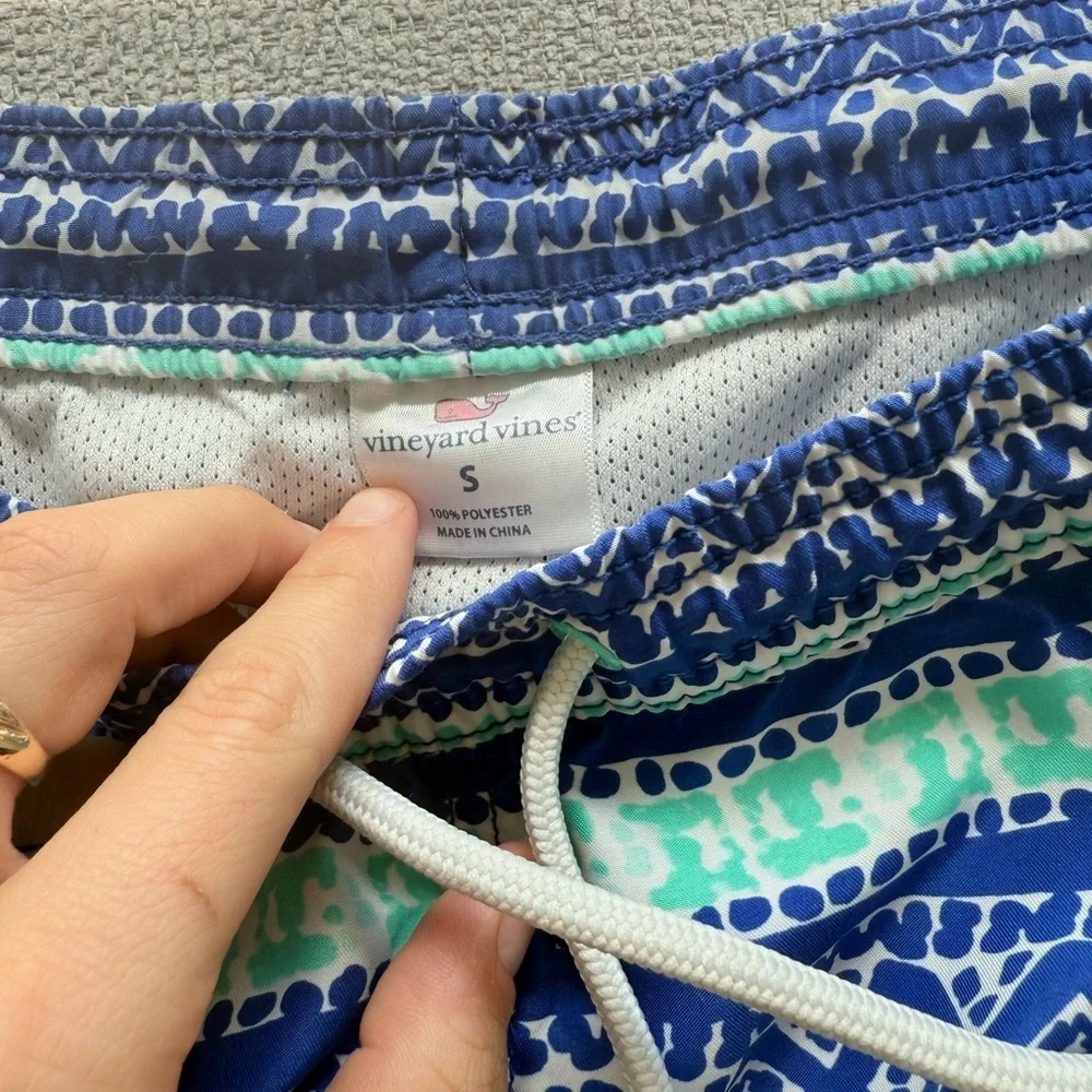 Vineyard Vines Men’s Blue and Green Patterned Swim Trunks Sz Small